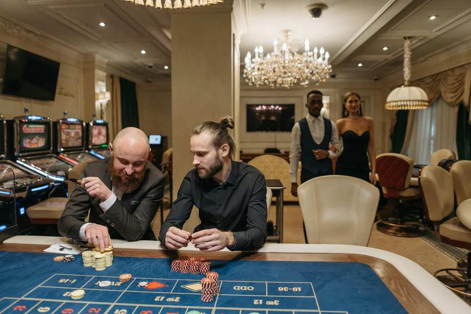 Pourquoi les machines à sous dominent les casinos en ligne